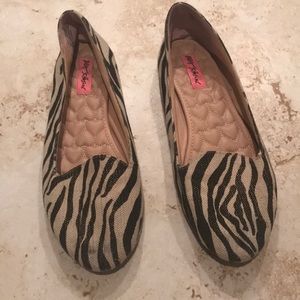 Betsy Johnson zebra flats size 9
